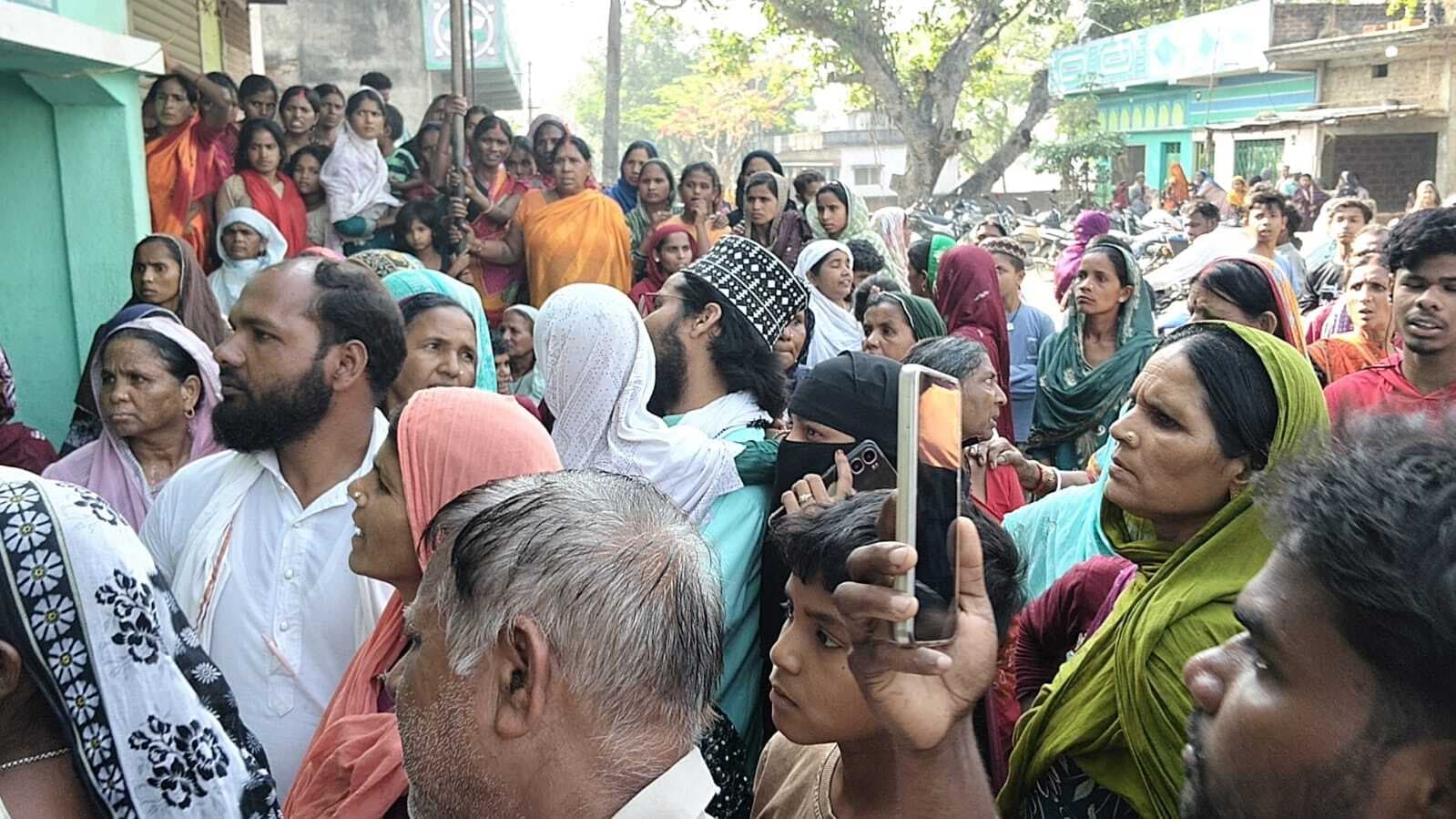 Giridih News :संदिग्ध परिस्थिति में विवाहिता की मौत, गला दबाकर हत्या का आरोप