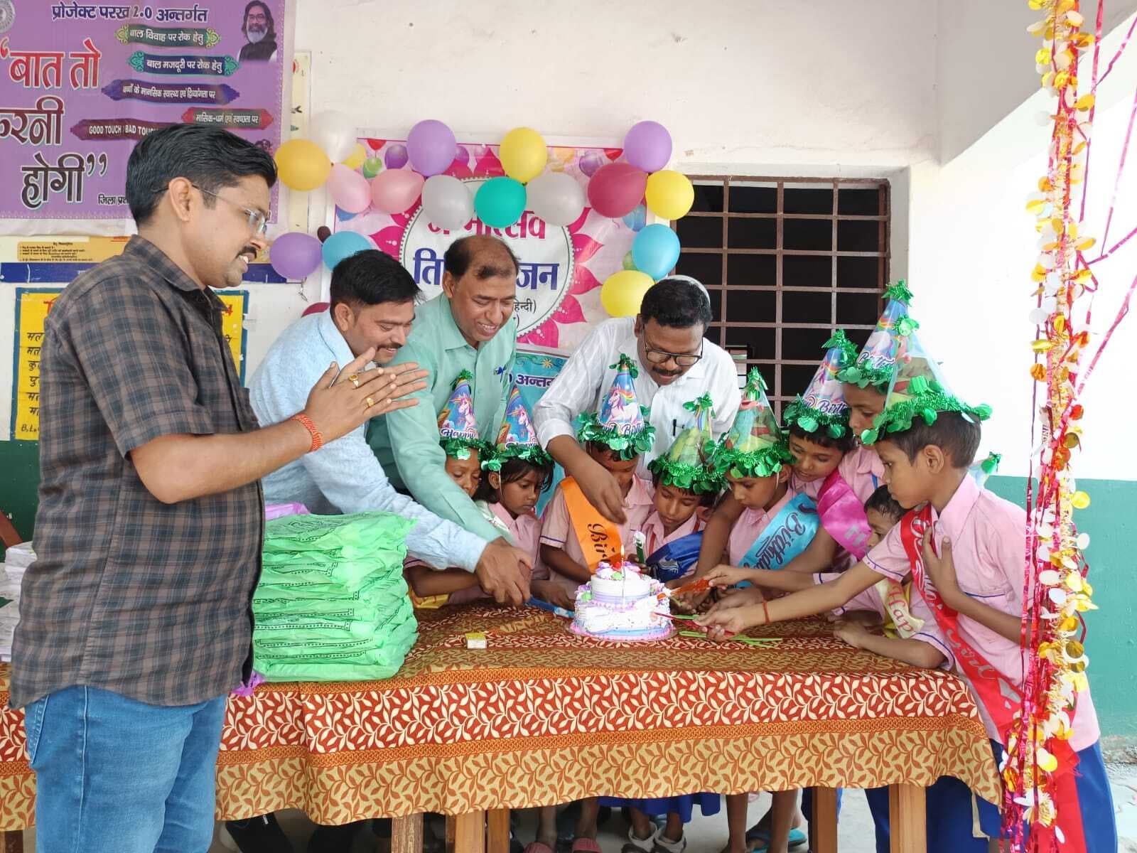 प्रावि हाथकाठी हिंदी में मना तिथि भोज उत्सव