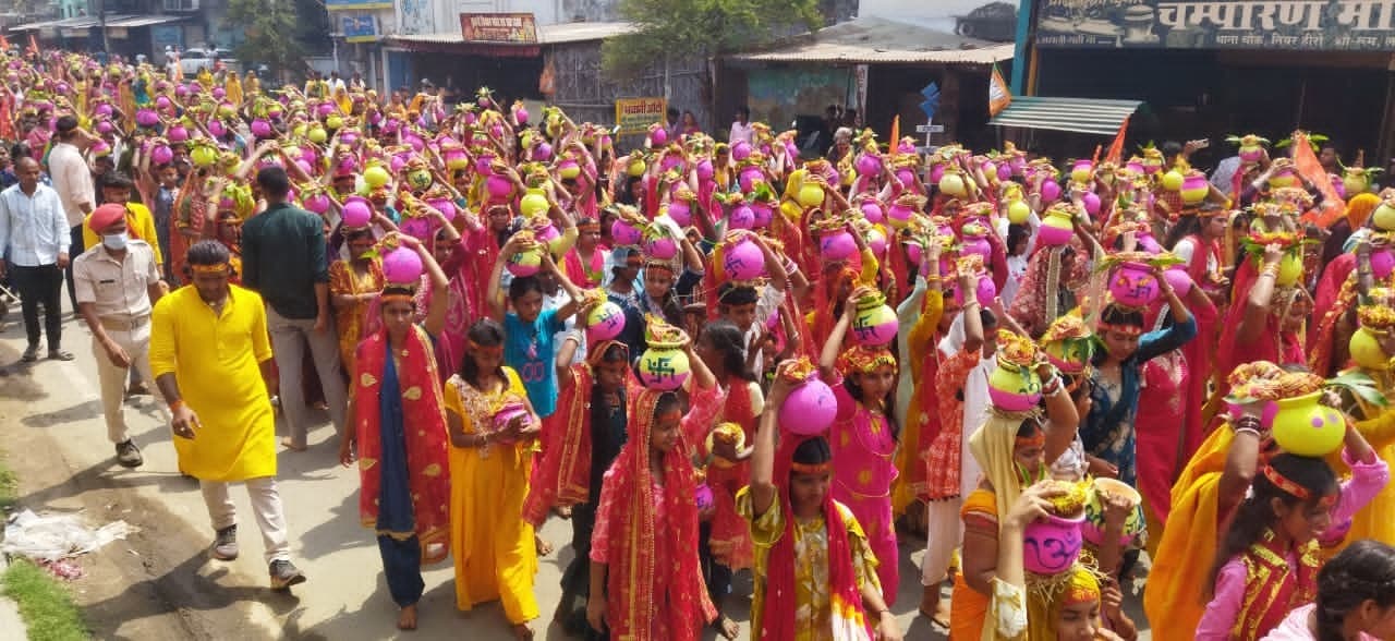 कलश शोभायात्रा के साथ श्री श्री 1008 विष्णु महायज्ञ शुरू