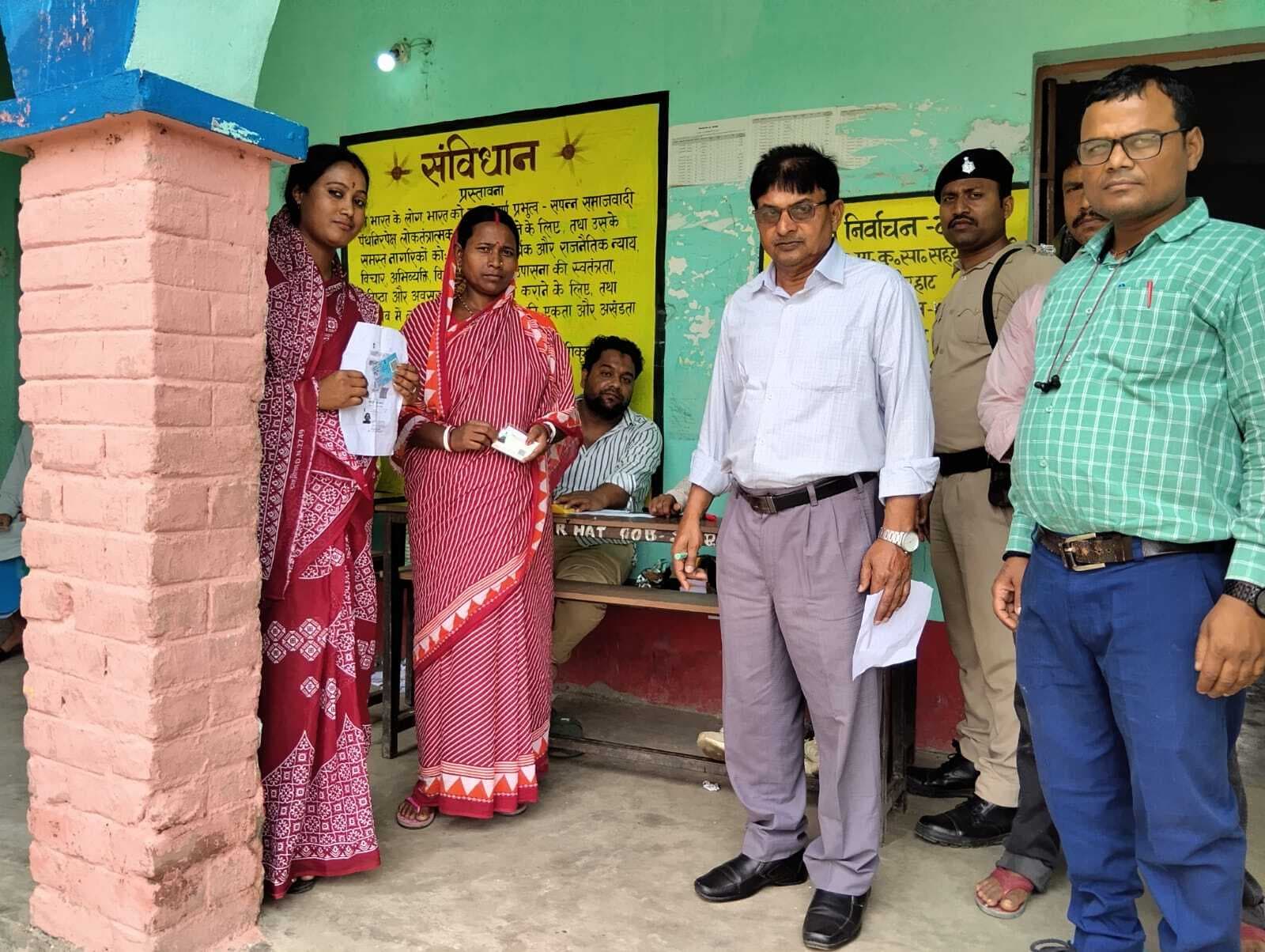 बारसोई के बिघोरहाट पैक्स में मतदान, 45.28 प्रतिशत वोटिंग से बढ़ी उत्सुकता