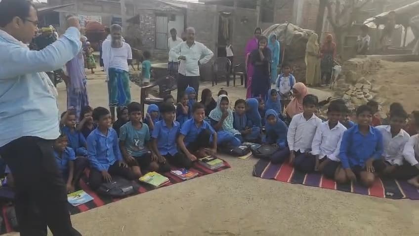 रास्ता बंद किए जाने पर विद्यालय का पठन-पाठन प्रभावित, बीडीओ ने दीवार को हटवाया