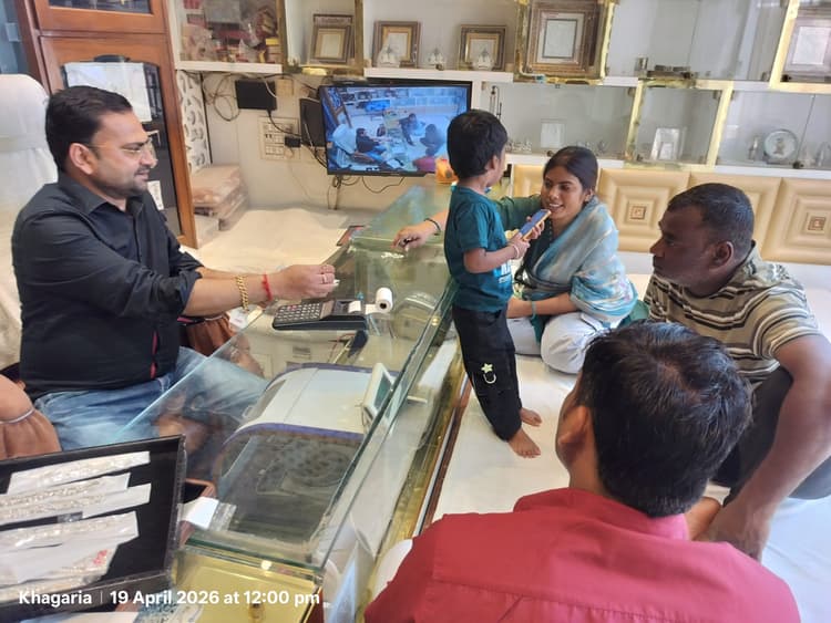 अक्षय तृतीया पर बाजार में बढ़ी रौनक, सोना, चांदी की जमकर हुई खरीददारी, 10 करोड़ रुपये का हुआ कारोबार