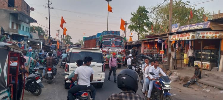 Giridih News :बरहमसिया मोड़ पर जाम से आवागमन में परेशानी