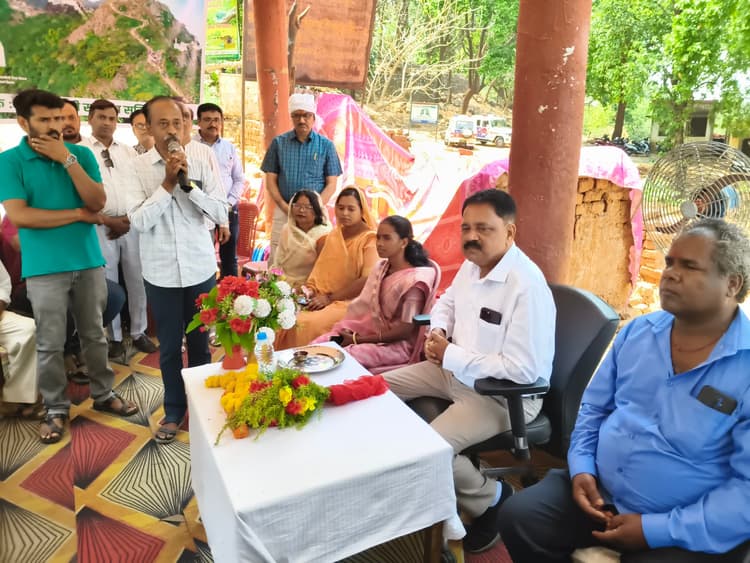 Giridih News :पारसनाथ की स्वच्छता और पवित्रता बनाये रखना हम सबकी जिम्मेदारी : मंत्री सुदिव्य सोनू