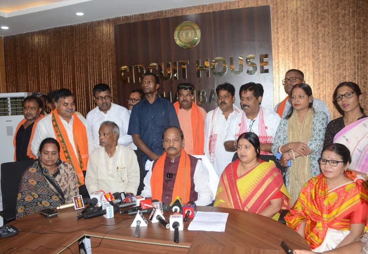 Dhanbad News: महिलाओं की स्थिति से तय होती है समाज की प्रगति : रघुवर दास