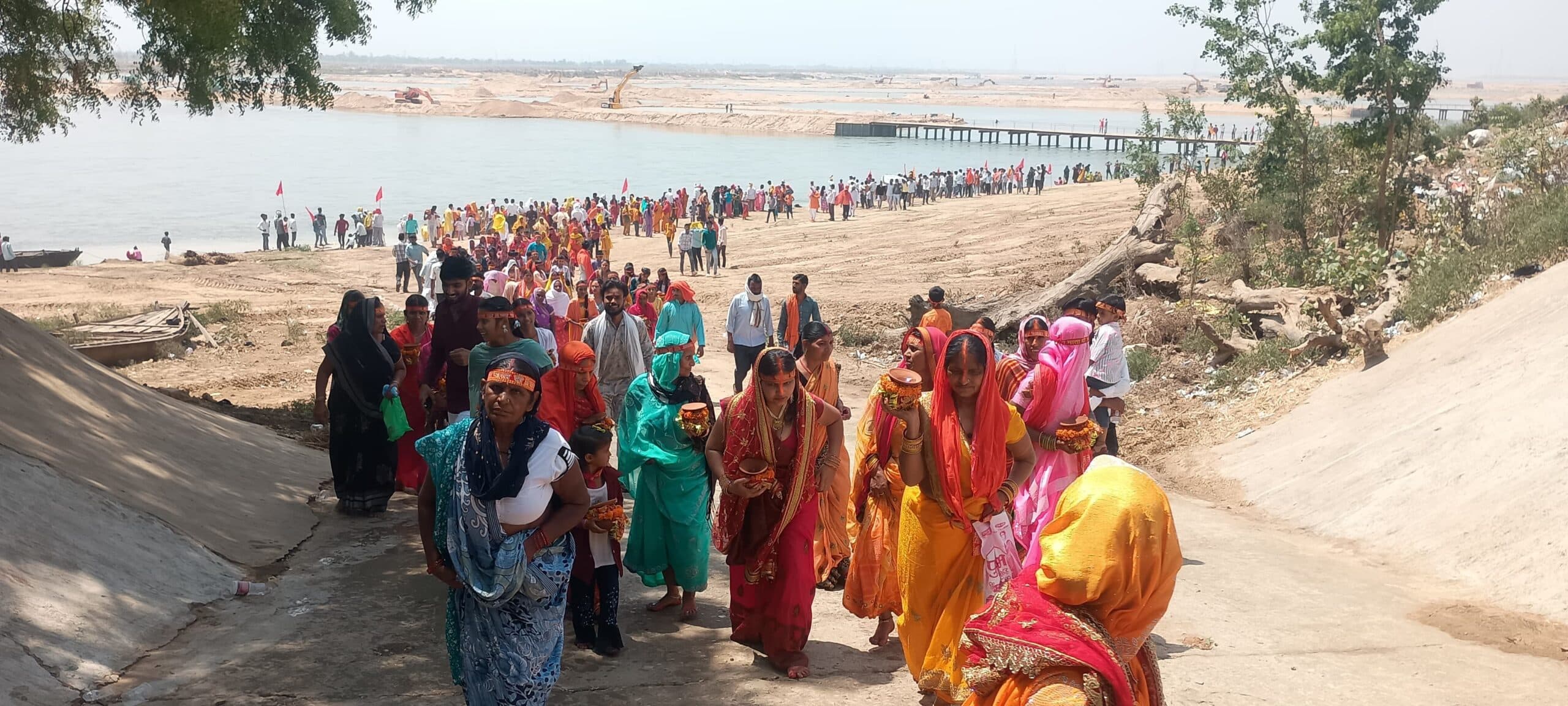 परसिया में गूंजे भगवान भास्कर के जयकारे, पांच दिवसीय महायज्ञ शुरू