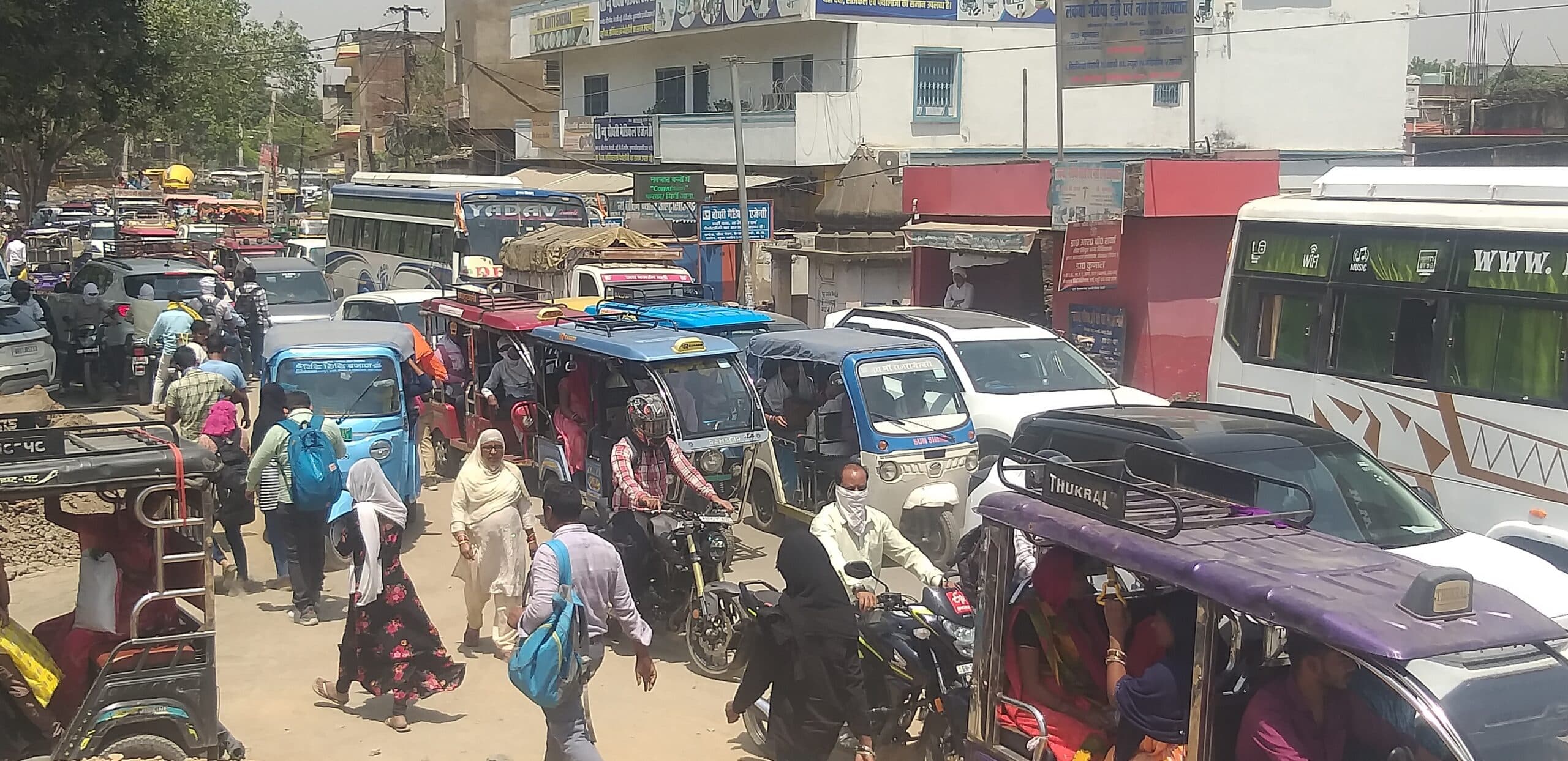 जक्खी विगहा फोर लेन पुल पर महाजाम, भीषण गर्मी में बेहाल रहे स्कूली बच्चे