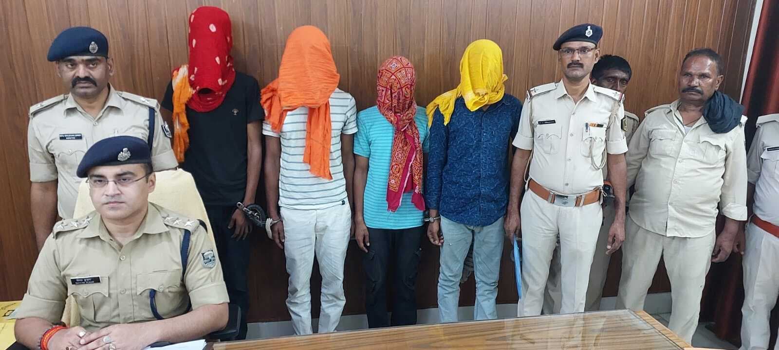 बड़हिया में हथियार के साथ चार शातिर अपराधी गिरफ्तार