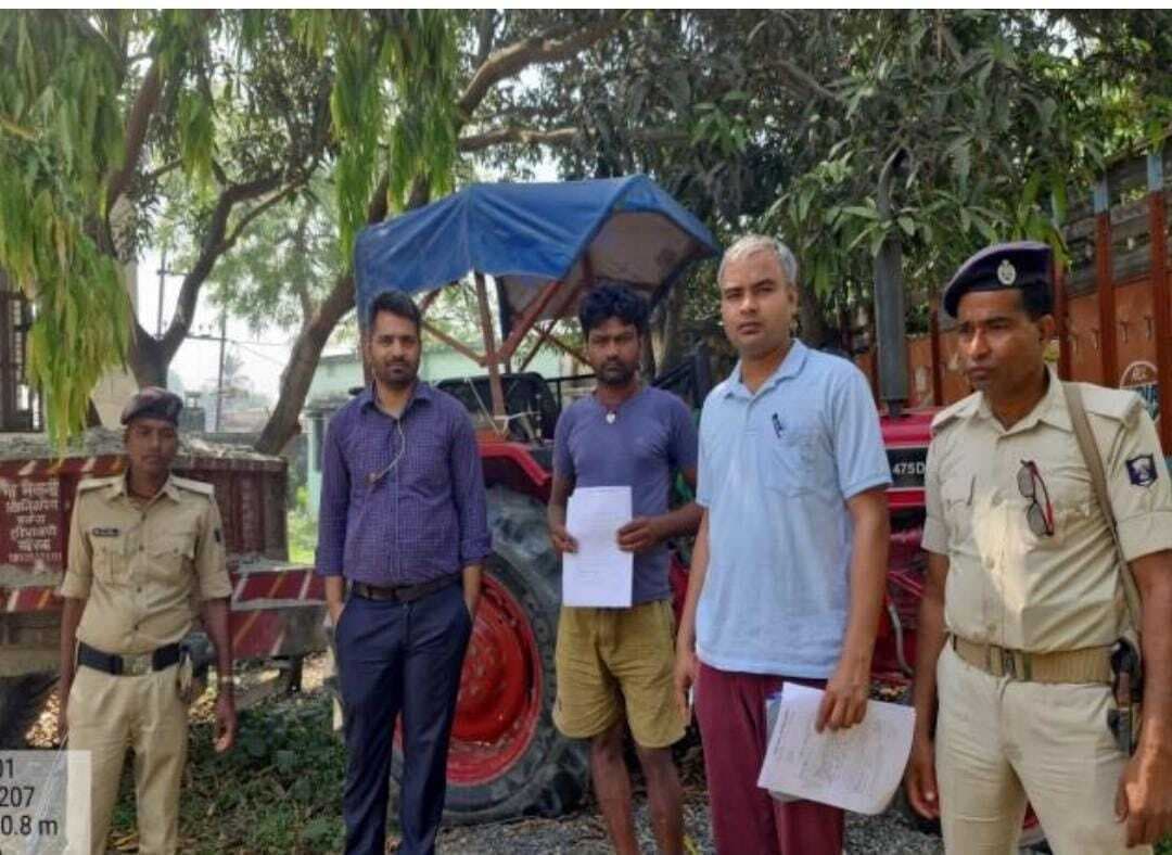 अवैध मिट्टी खनन करते ट्रैक्टर जब्त, लगाया जुर्माना