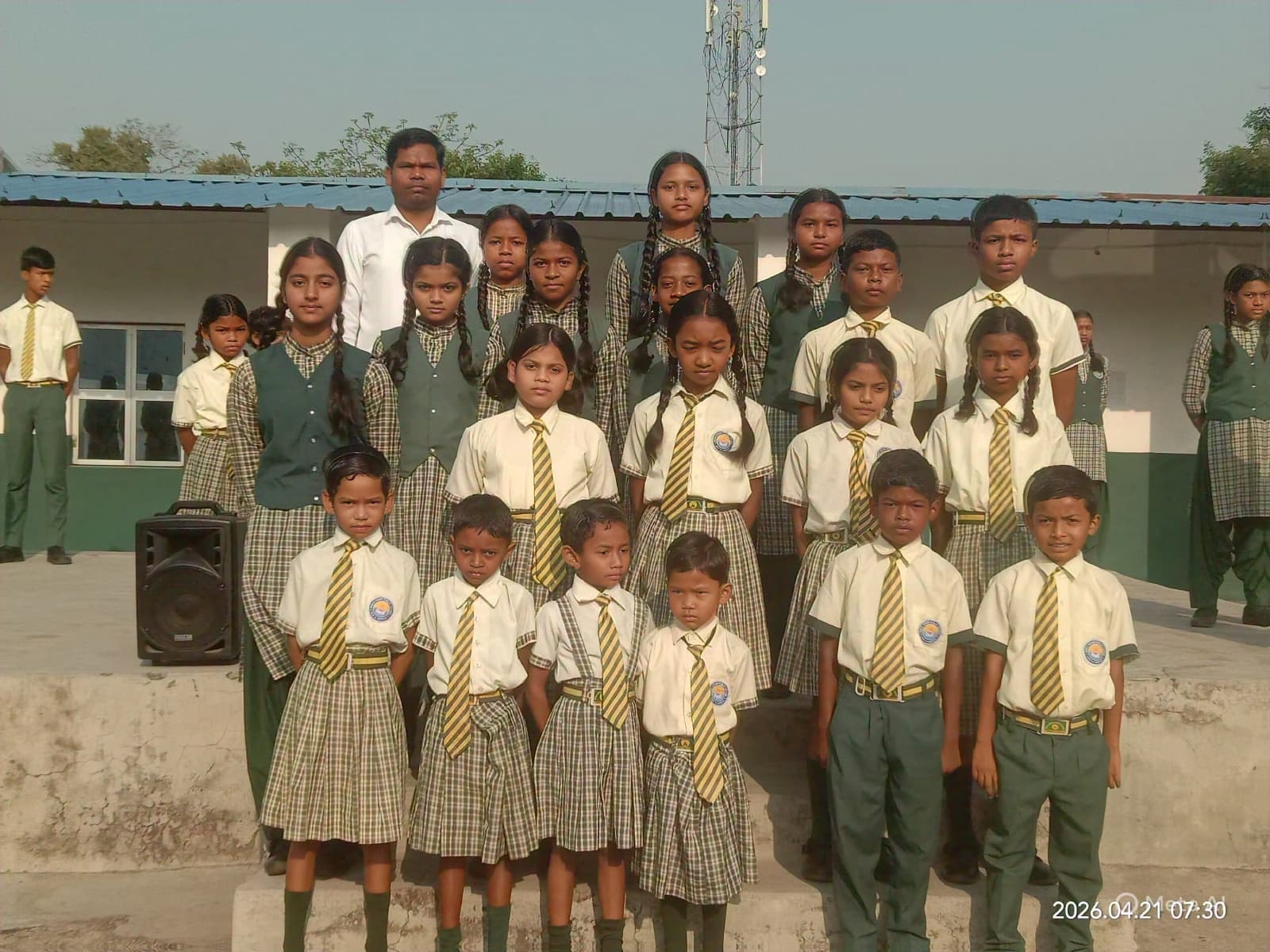 विद्या विहार स्कूल में हिंदी व अंग्रेजी लेखन प्रतियोगिता