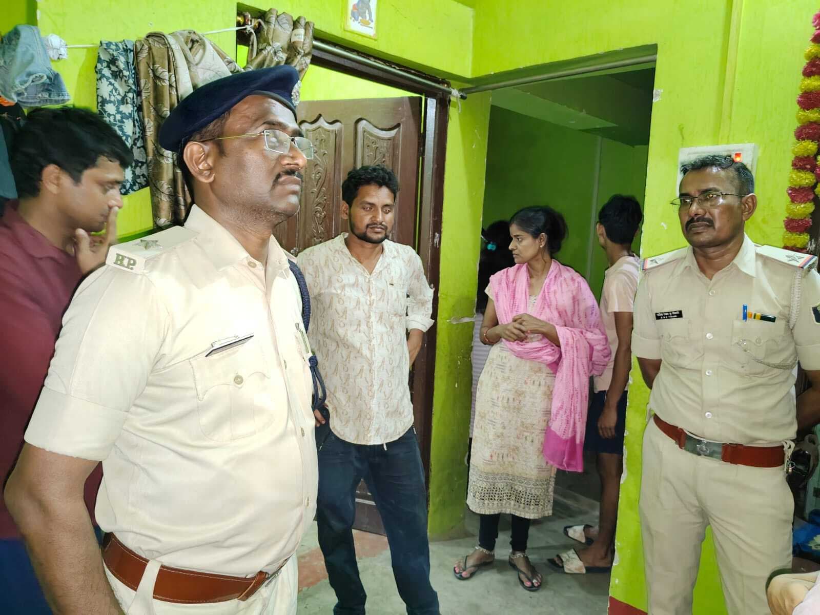 फांसी लगाकर छात्रा ने की आत्महत्या