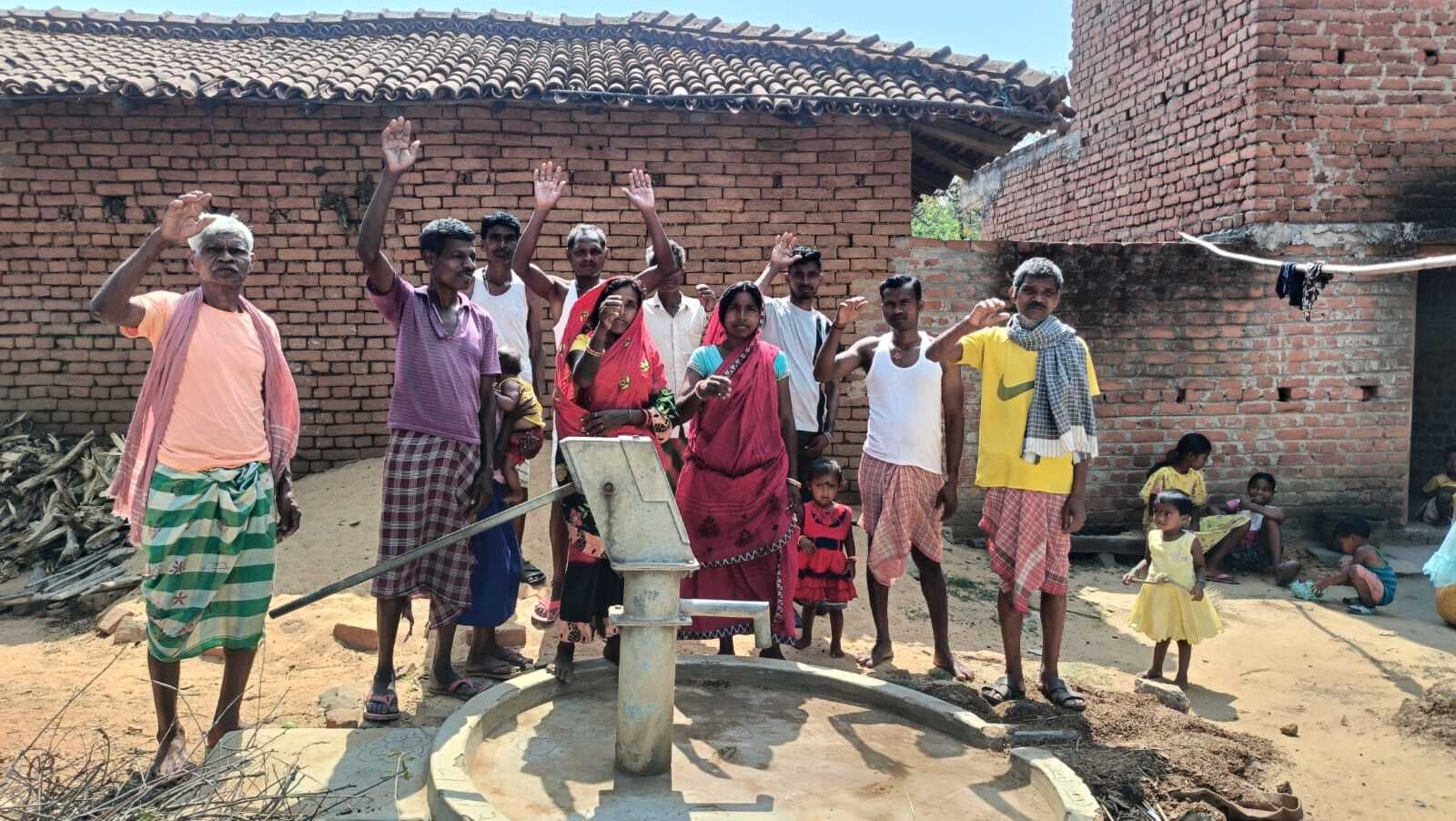 मीरगा आदिवासी टोला में गहराया पेयजल संकट