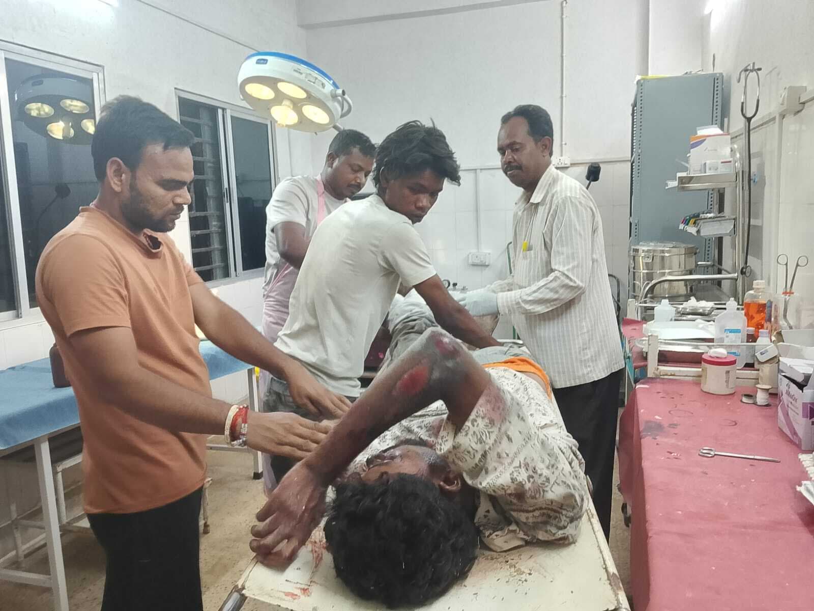 सड़क दुर्घटना में युवक घायल