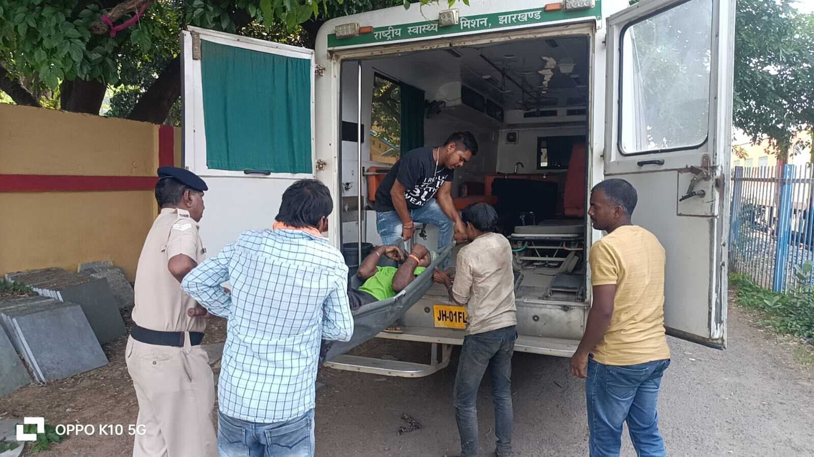 हमसफर एक्सप्रेस की चपेट में आकर मजदूर घायल