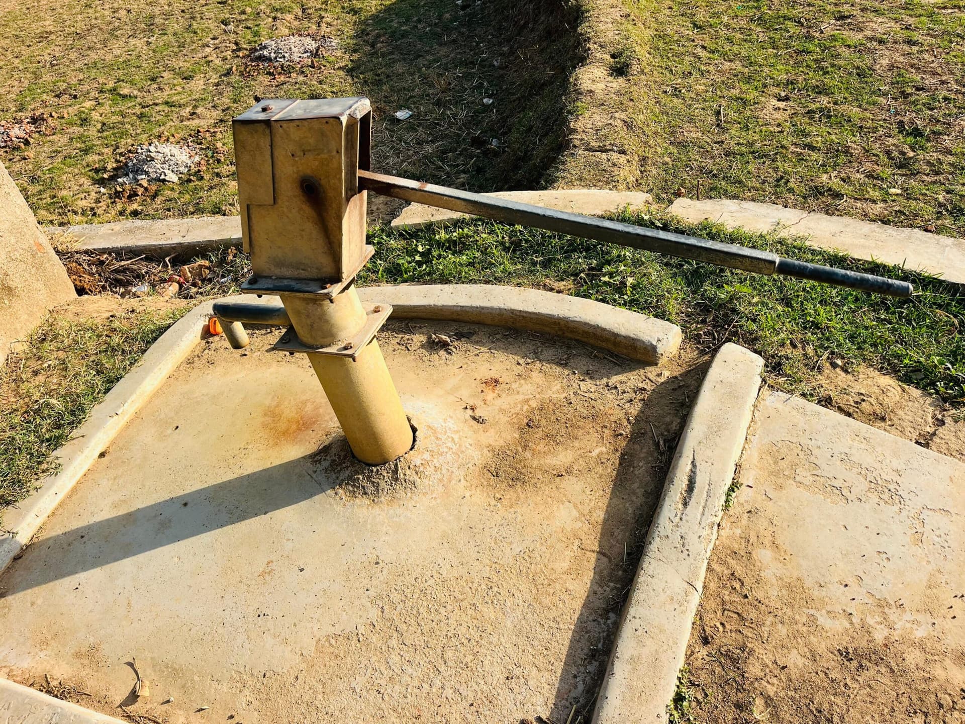 Giridih News :गर्मी का बढ़ा प्रभाव, जलस्रोतों को दुरुस्त करने की मांग