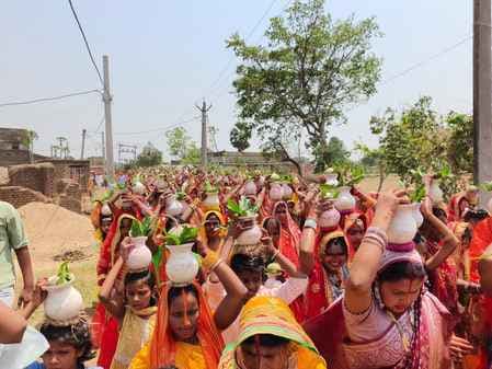 नयाडीह गांव में श्रीमद् भागवत कथा का भव्य शुभारंभ