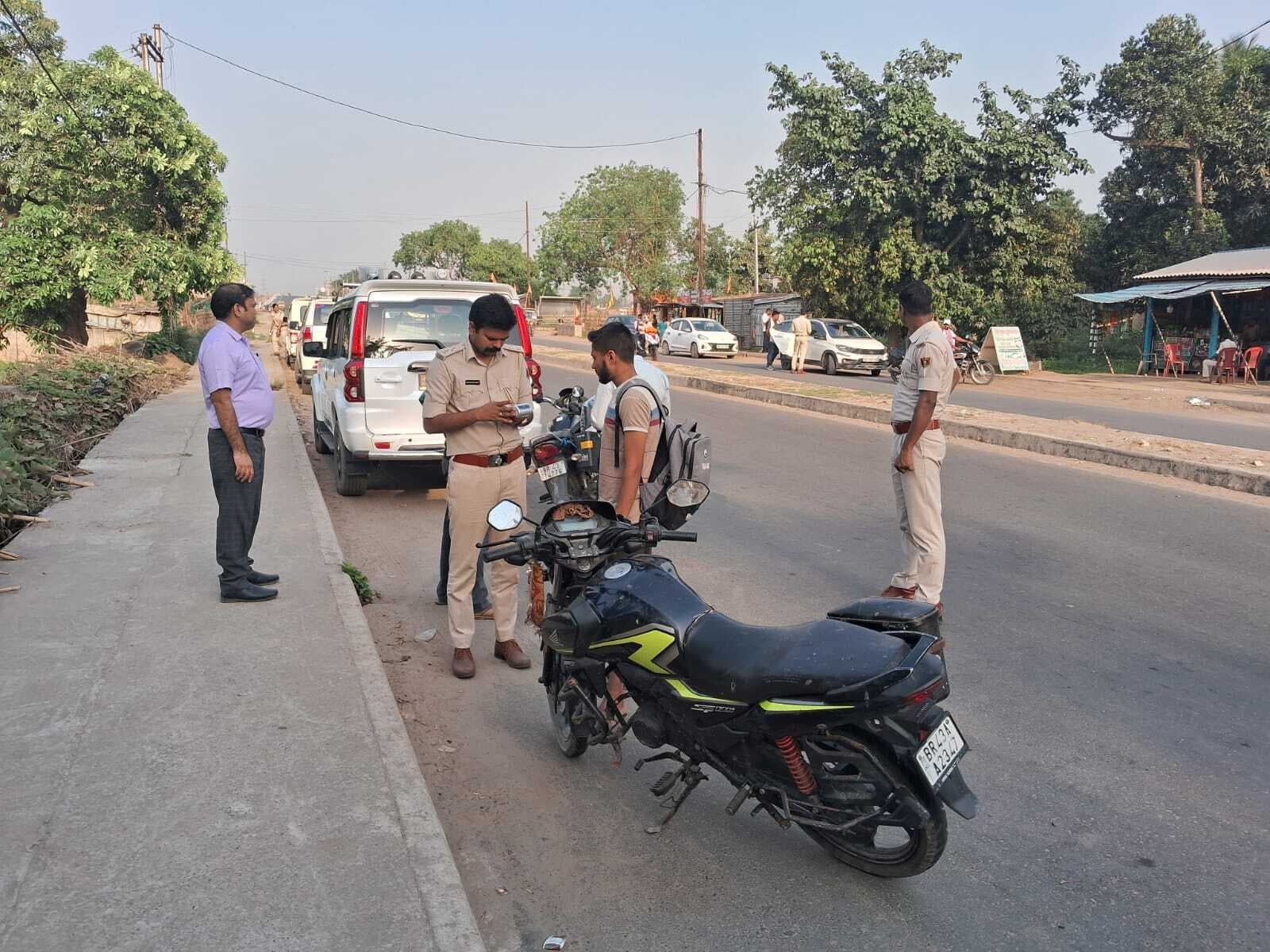 वाहन जांच से लगभग दो लाख रुपये जुर्माने की हुई वसूली