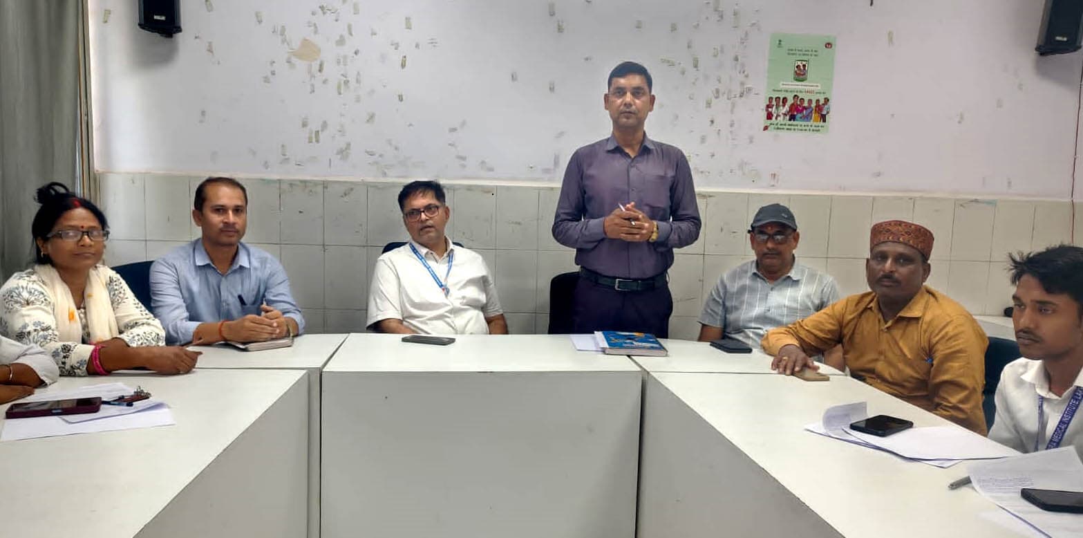 पेंटिंग व क्विज के माध्यम से स्वास्थ्यकर्मियों ने दिया मलेरिया मुक्ति का संदेश