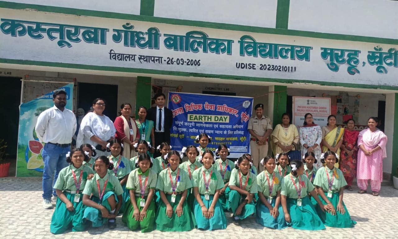 पृथ्वी दिवस पर छात्राओं को किया गया जागरूक