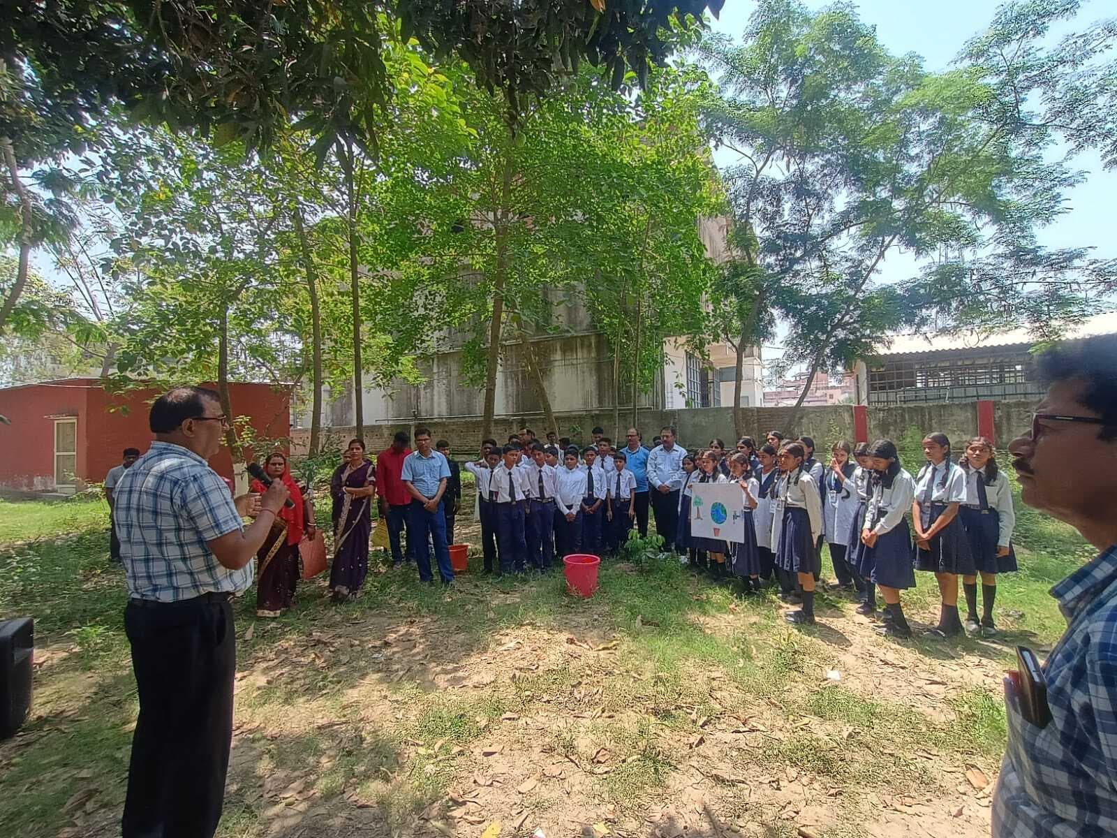 नवोदय विद्यालय में पृथ्वी दिवस पर पौधरोपण किया गया