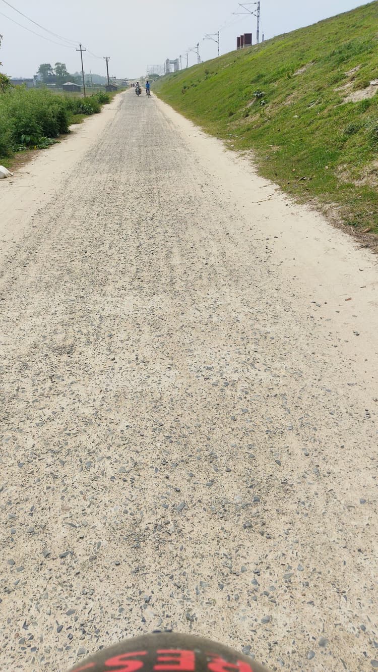 छह माह पहले बनी सड़क जर्जर