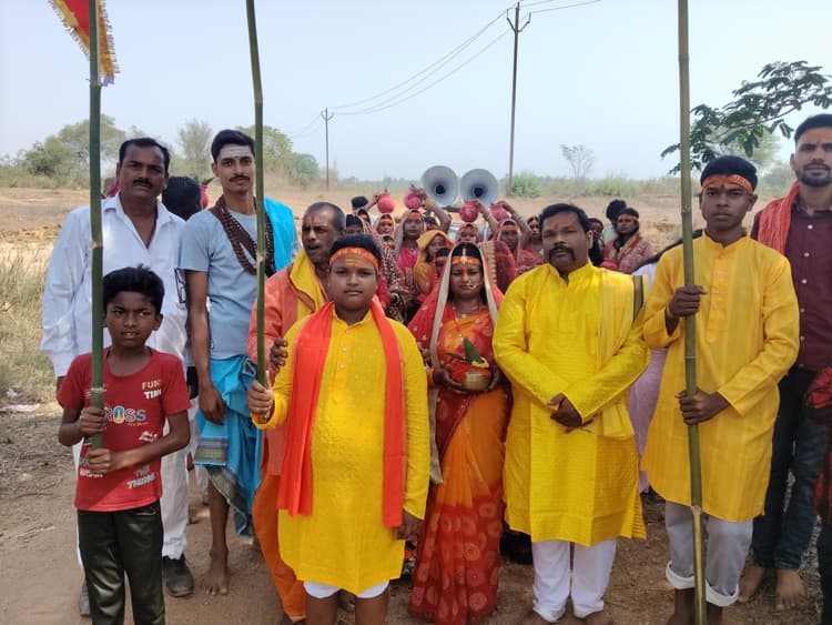 प्राण-प्रतिष्ठा को लेकर निकाली कलश यात्रा