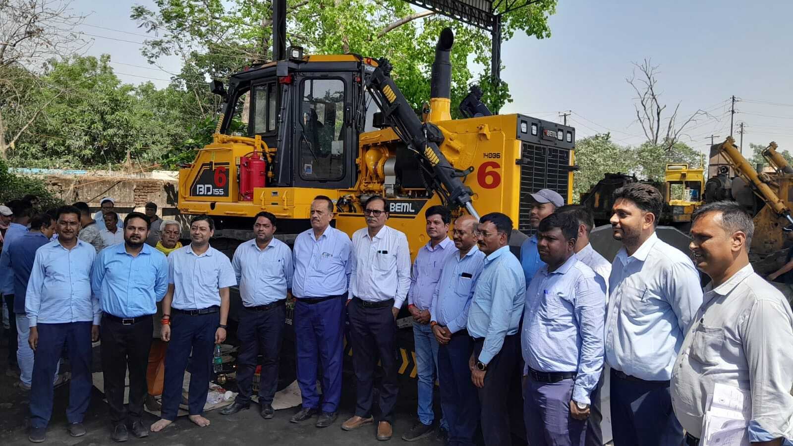 नयी डोजर मशीन से डिस्पैच कार्य में आयेगी तेजी: महाप्रबंधक