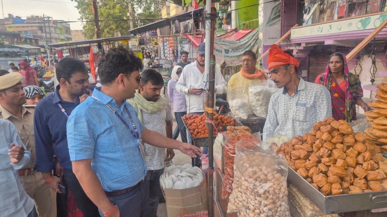 90 किलो प्रतिबंधित पॉलीथिन जब्त, 10 दुकानदारों पर 18 हजार का जुर्माना