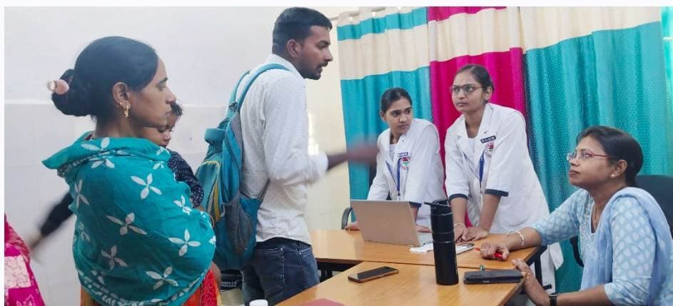 Aurangabad News : अनुमंडल अस्पताल में एलर्जी मरीजों की बढ़ रही भीड़, ओपीडी में लंबी कतारें