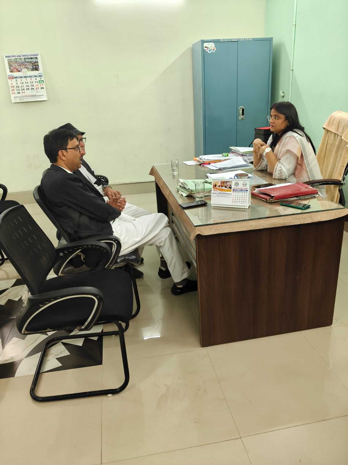 लोक अदालत को लेकर डालसा सचिव ने जिला विधिक संघ के साथ की चर्चा