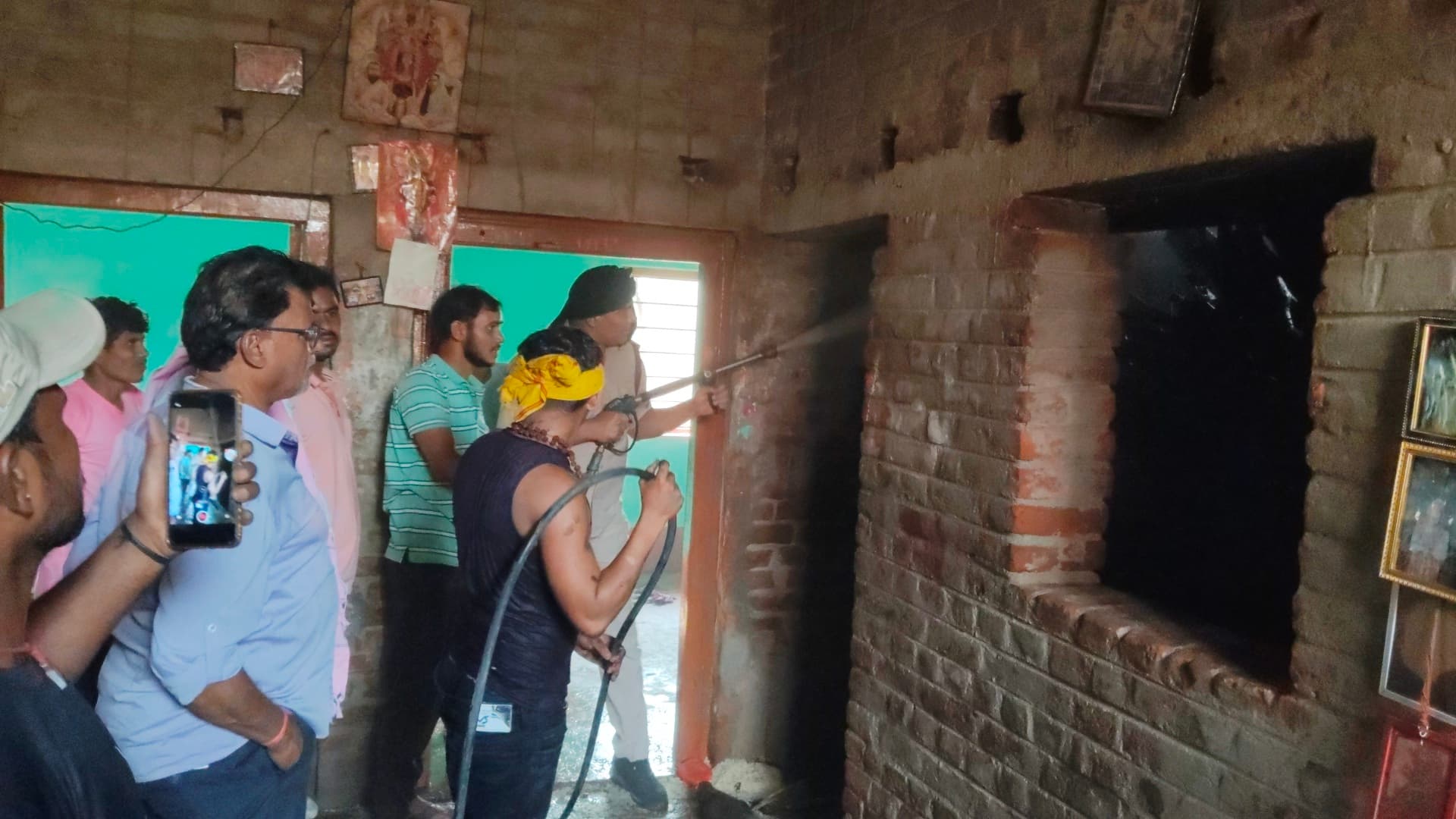 घर में लगी आग, दो लाख की संपत्ति राख