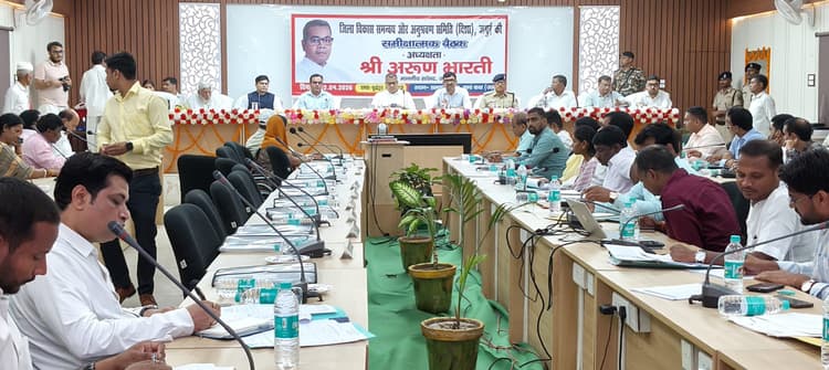 नवादा-लक्ष्मीपुर रेल लाइन की मिल गयी स्वीकृति, तय समय पर पूरा करें कार्य - सांसद