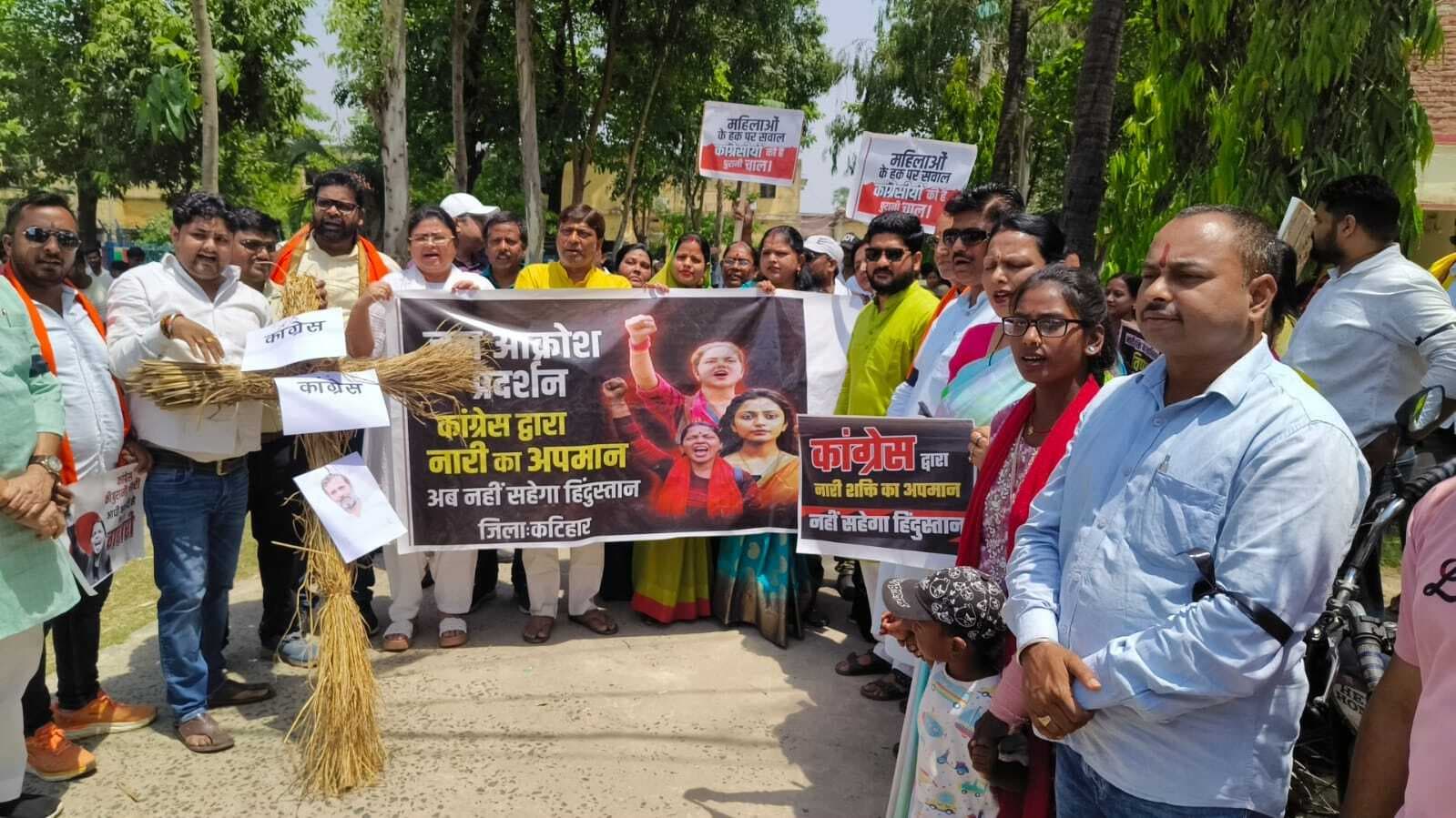 नारी सम्मान के लिए युवा महिला मोर्चा के संयुक्त नेतृत्व में निकाली गयी आक्रोश मार्च