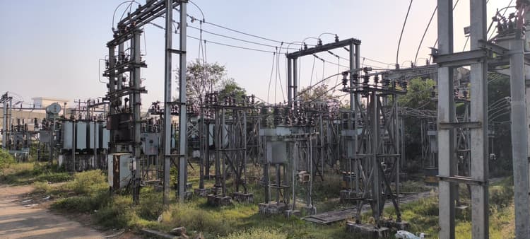 Giridih News :अनियमित बिजली आपूर्ति और लो-वोल्टेज ने बढ़ाई लोगों की परेशानी