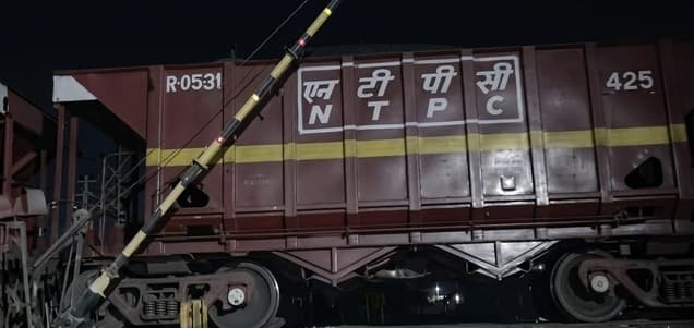 गझंडा रेलवे क्रॉसिंग पर गेटमैन की लापरवाही, रेल दुर्घटना टली