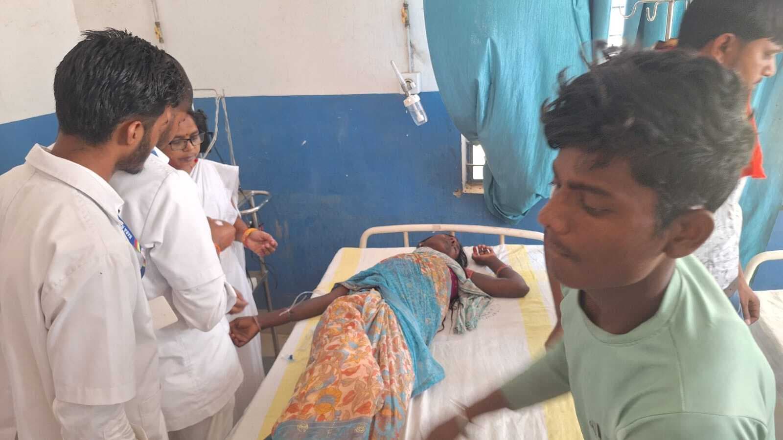 अनियंत्रित ई-रिक्शा पलटने से गर्भवती महिला समेत 10 लोग घायल