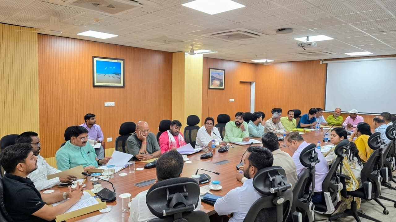 Dhanbad News: निजी स्कूलों को अब वार्षिक शुल्क का पूरा ब्योरा करना होगा सार्वजनिक