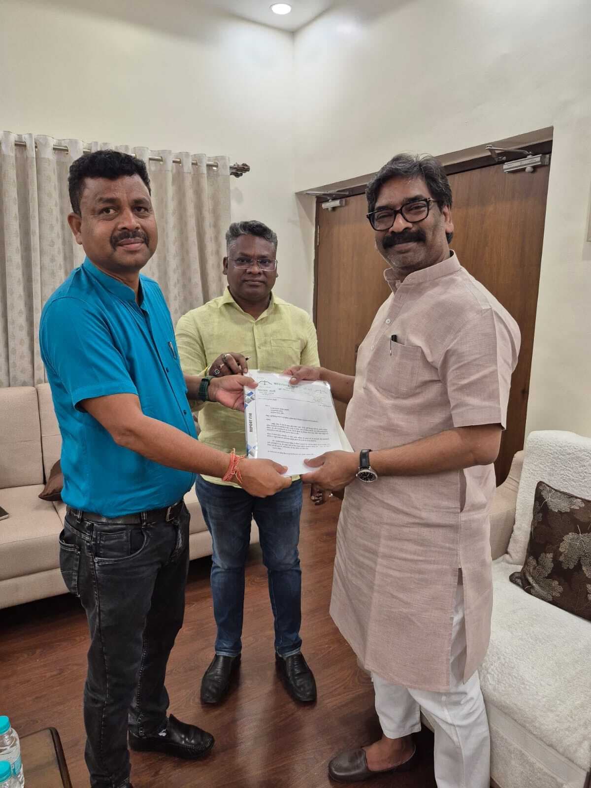 Jamshedpur News : आश्वासन देकर नौकरी देना भूल गयी कंपनी, सीएम साहब दिलायें न्याय