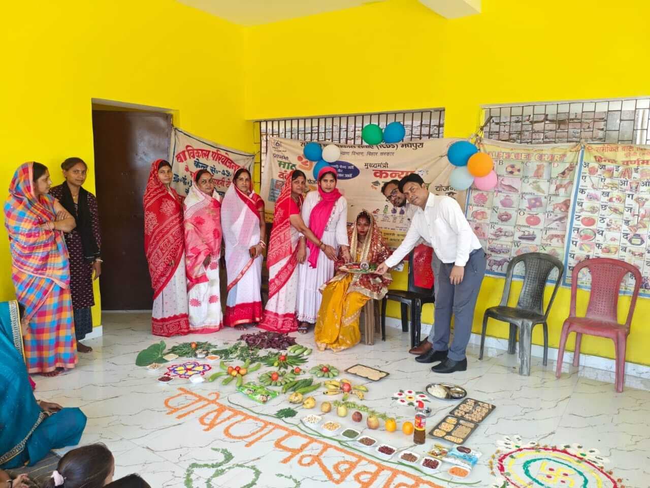 आंगनबाड़ी केंद्र पर मनाया गया पोषण पखवाड़ा, बीडीओ ने स्वगणना के लिए किया जागरूक