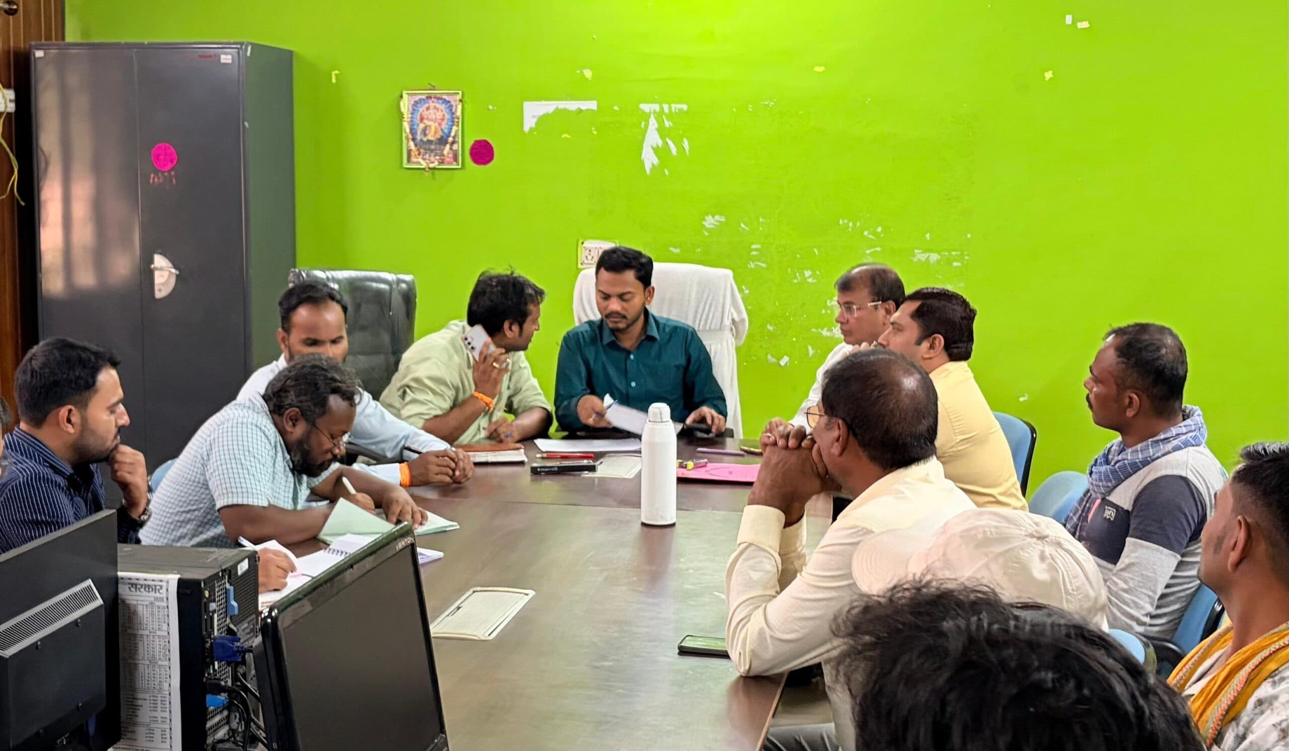 नगर पंचायत में बस व ट्रैकर स्टैंड की हुई बंदोबस्ती