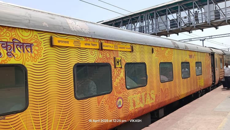 तेजस राजधानी एक्सप्रेस के इंजन में आई खराबी, यात्री परेशान