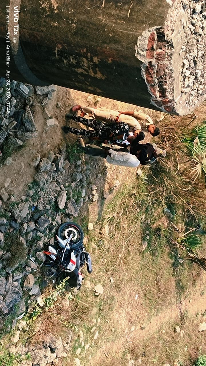 डायवर्सन पार करने के दौरान बाइक नदी में गिरी, युवक की मौत