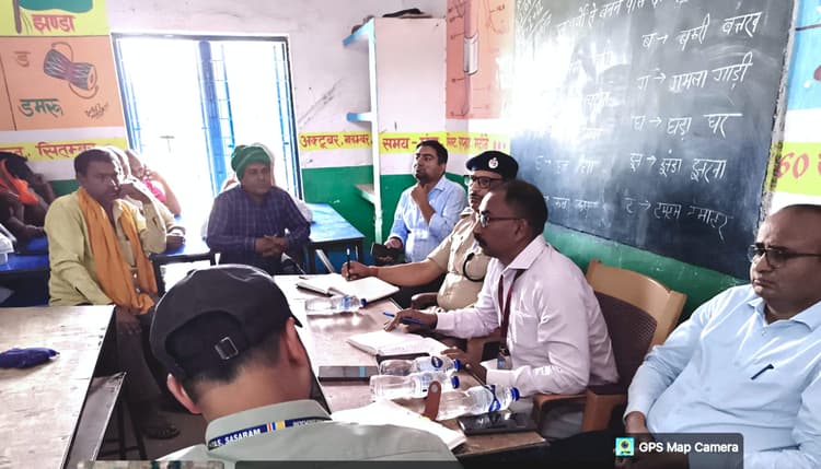 विद्यालय में प्रतिबंधित मांस बरामदगी के मामले में एसडीपीओ ने ग्रामीणों की मौजूदगी में रसोइया से की पूछताछ