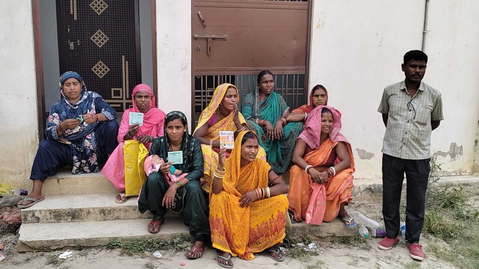 ग्रुप ऋण की आस में 45 सौ देकर खुलवाया खाता, अब फाइनेंस कंपनी का कार्यालय बंद