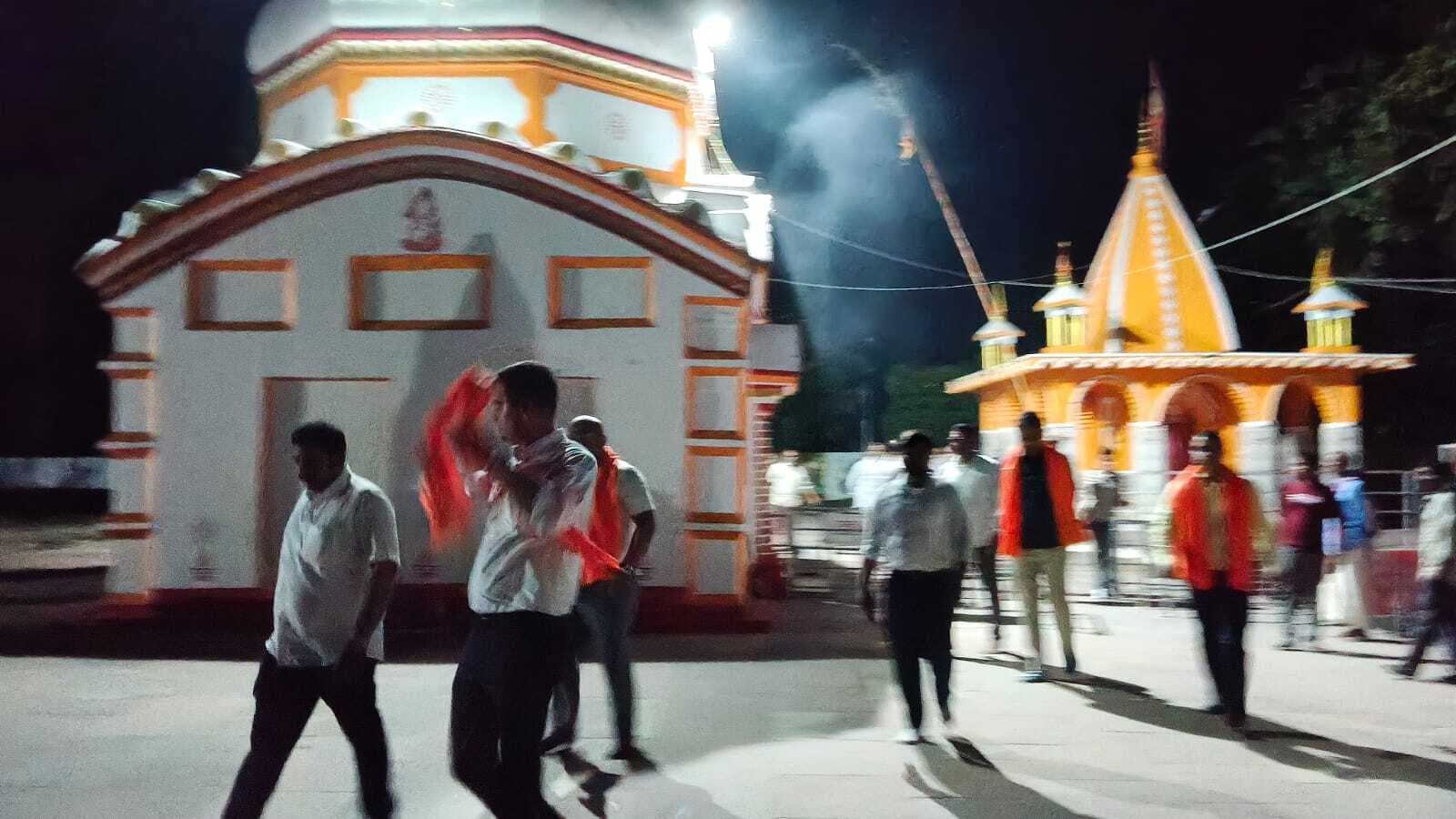डीएम ने बाबा गोरखनाथ धाम मंदिर में चल रहे विकास कार्यों का किया निरीक्षण