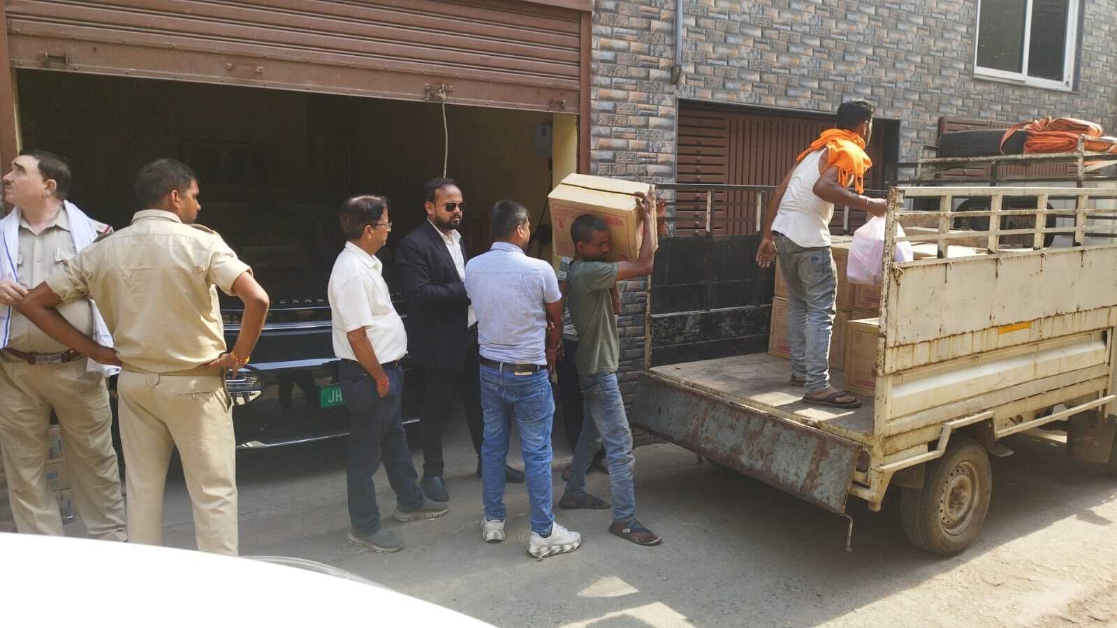 Jamshedpur News : ट्रेडमार्क उल्लंघन पर दो कारोबारी के गोदाम में छापेमारी, लाखों का सामान जब्त