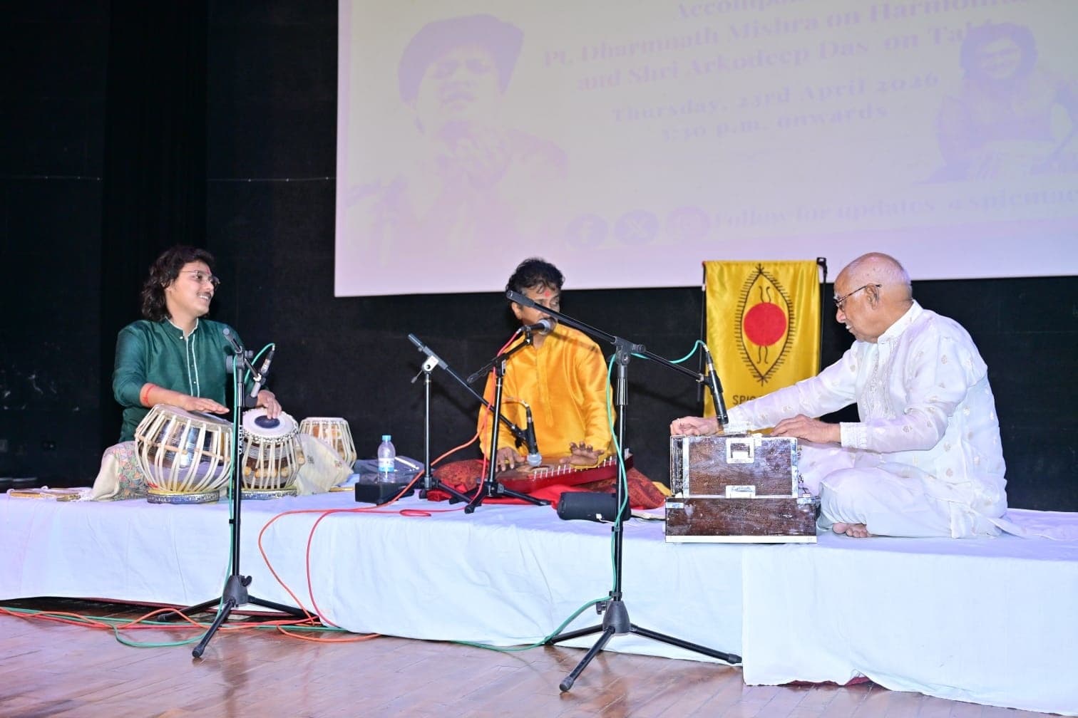 पूर्णिया के विद्याविहार परोरा में श्रोताओं को रूहानी सुकून दे गई शास्त्रीय संगीत की गायिकी