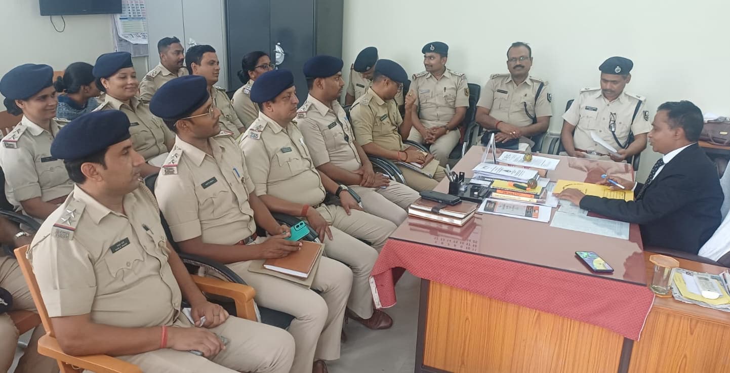 लोक अदालत के तैयार नोटिस का शीघ्र तामिला करायें : सचिव