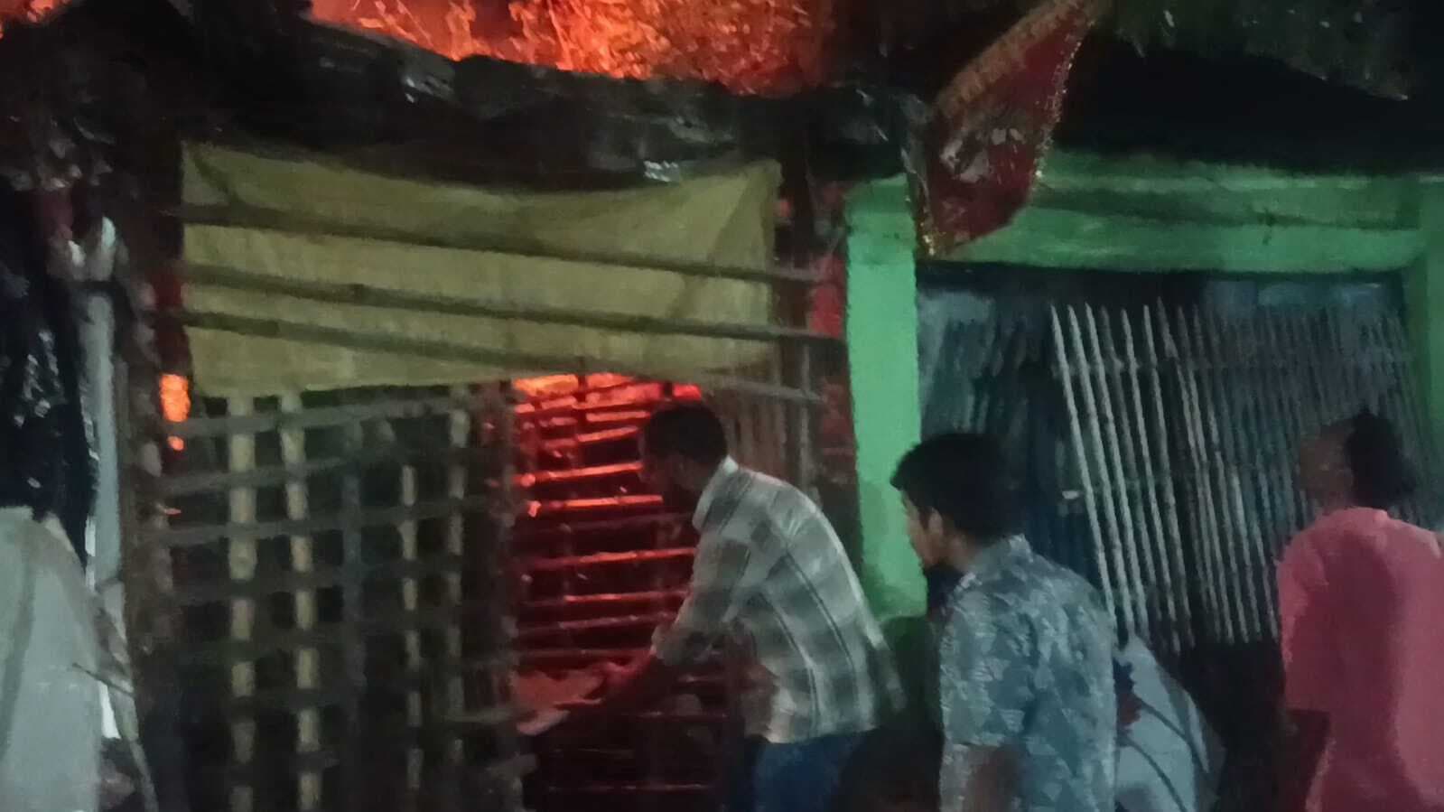 तालाब रोड स्थित अस्थाई दुकान में लगी आग, हजारों नुकसान