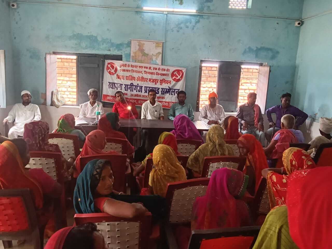 मजदूरों से संगठित रहने व संघर्ष करने का आह्वान